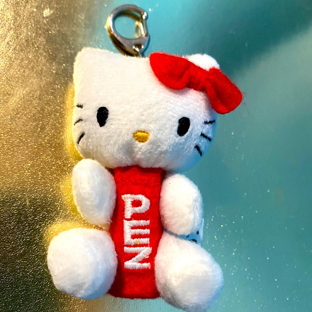 HELLO KITTY GENUINE SANRIO COLLECTIBLE PEZ DISPENSER KEYCHAIN RED & WHITE KITTY